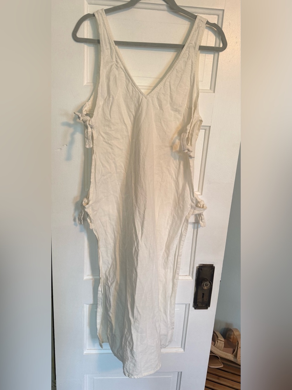NWT Women’s Cream Side-Tie V-Neck Linen Dress